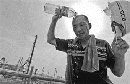 入伏天，烈日下的忻州鋼結(jié)構(gòu)安裝工人