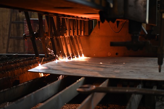 今天，向堅(jiān)持在一線工作的鋼結(jié)構(gòu)工人致敬