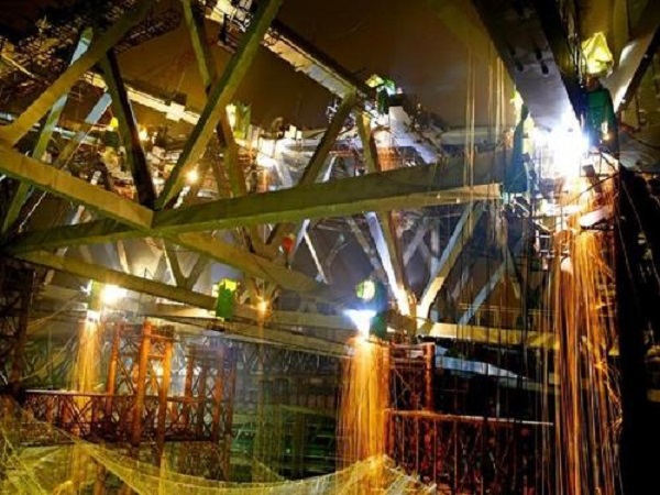 鋼結(jié)構(gòu)廠房連接方面出現(xiàn)問(wèn)題時(shí)如何解決？