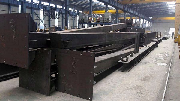 鋼結(jié)構(gòu)廠房構(gòu)件發(fā)生變形怎么辦？